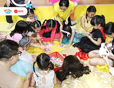 Halloween Night Party - Cho kẹo thôi đừng ghẹo